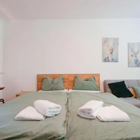 Schones Ferienapartment In Mit Balkon *